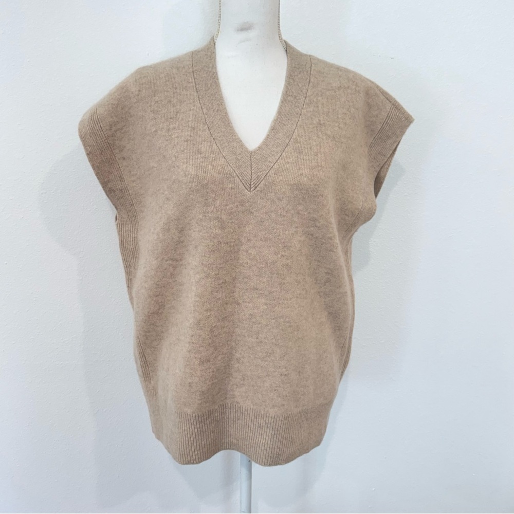 Club Monaco Volumn Vee 100% Cashmere Sweater Vest, Size Large, in Beige